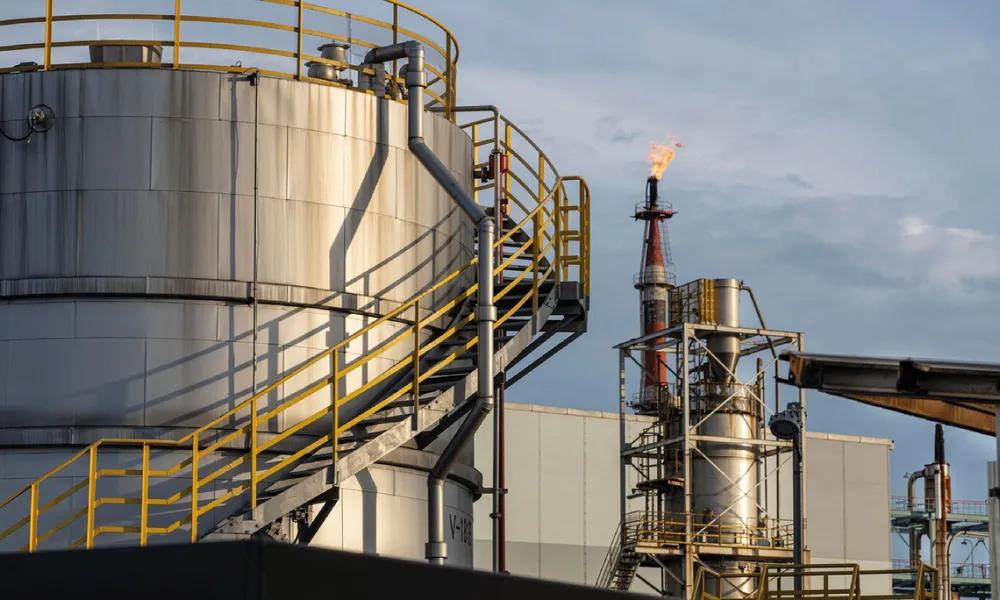 Perforación, cementación y fracturación hidráulica en la producción de gas natural 