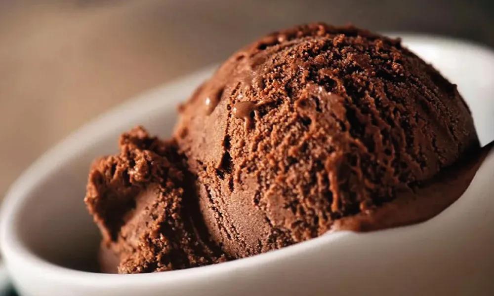 Almacenamiento, mezcla y pasteurización/homogeneización en la producción de helado 