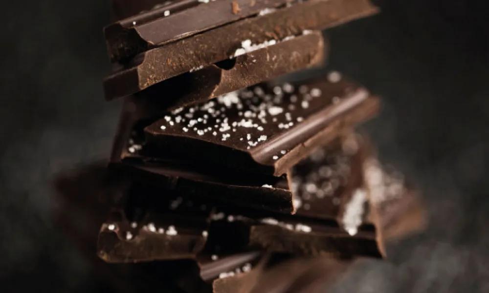 Conchado, templado y llenado en la producción de chocolate 