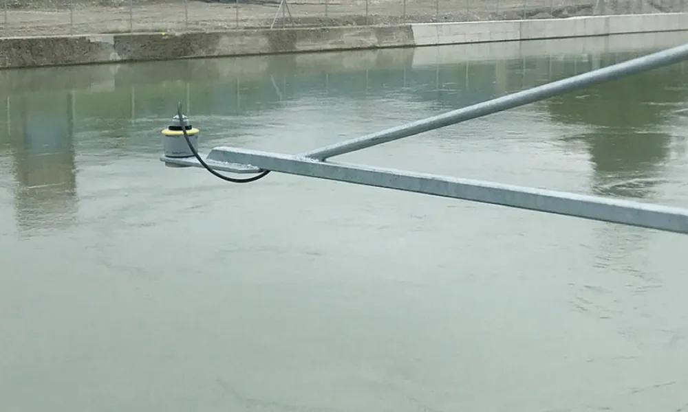 Medición del nivel del agua en ríos 