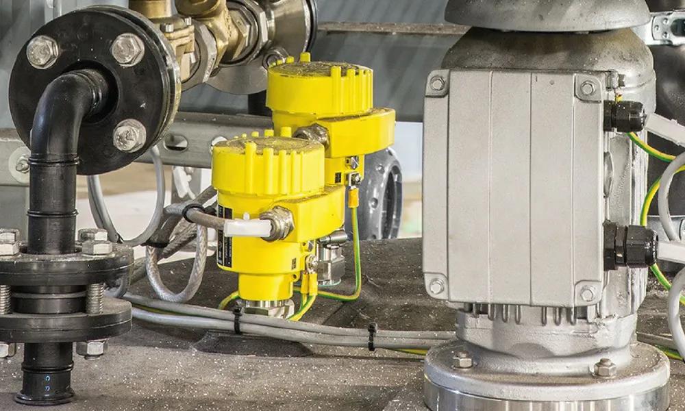 Medición de nivel y detección de nivel en depósitos de mezcla para ácidos adípicos