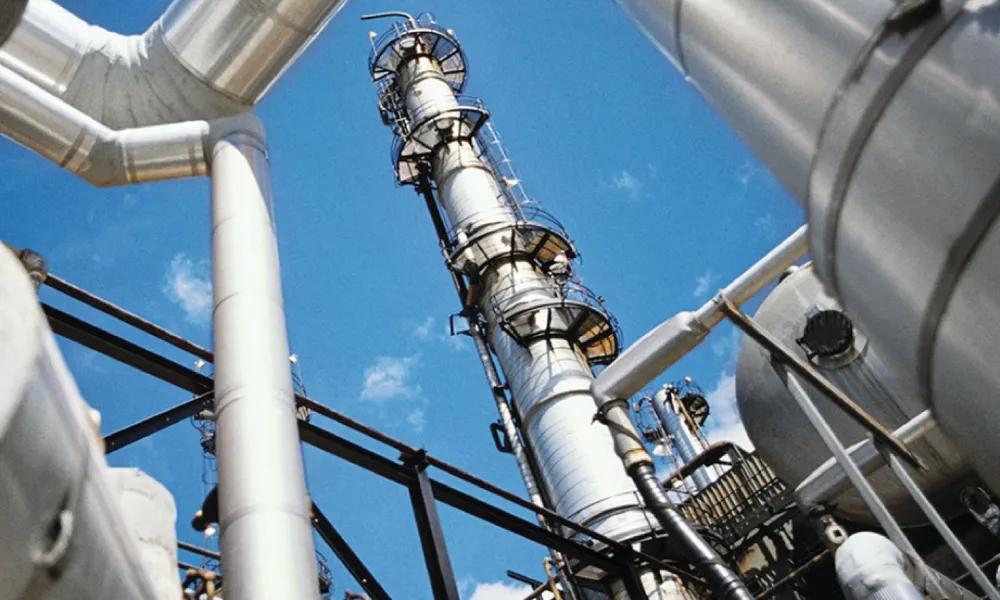 Medición y detección de nivel en bandejas en la columna de destilación