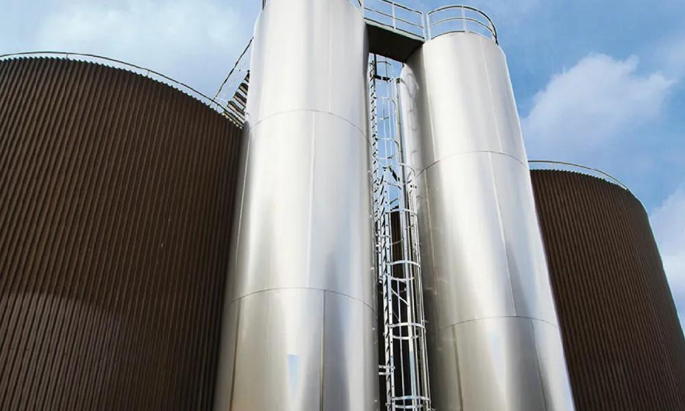 Medición de nivel en el depósito de lodo granulado 